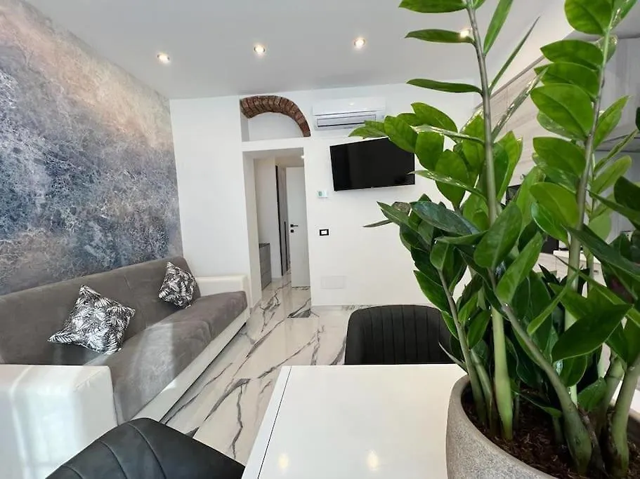Apartment Appartamento Luxury Carrara Milan